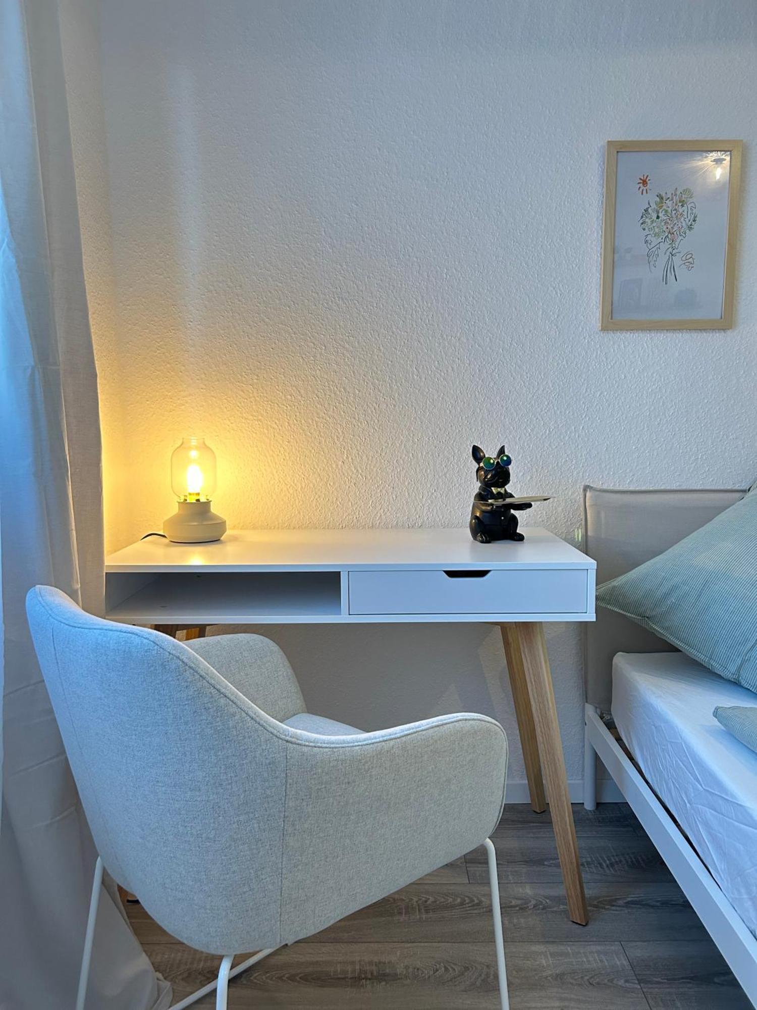 Modernes Designer-Apartment Fuer 7 Gaeste - 80Qm In Zentraler Lage, Self-Check-In Karlsruhe Buitenkant foto