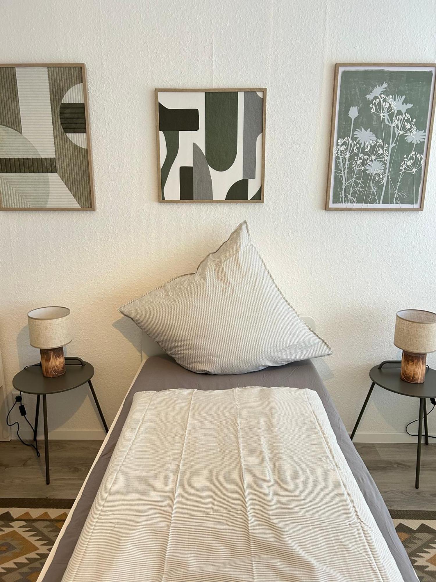 Modernes Designer-Apartment Fuer 7 Gaeste - 80Qm In Zentraler Lage, Self-Check-In Karlsruhe Buitenkant foto
